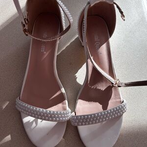 White Pearl-Embellished Women's Heel Block Sandals
